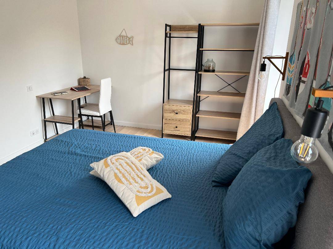 chambre et coin bureau